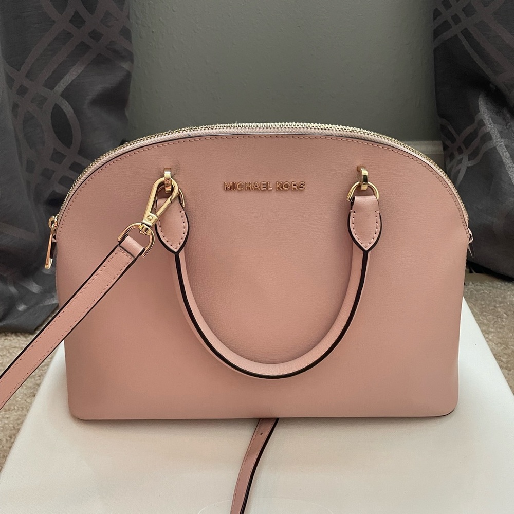 Micheal Kors purse